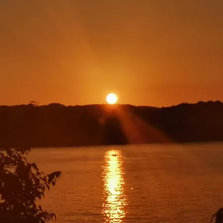 The White House * Lumbarda