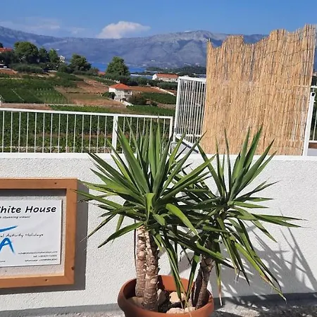 Apartman The White House Lumbarda